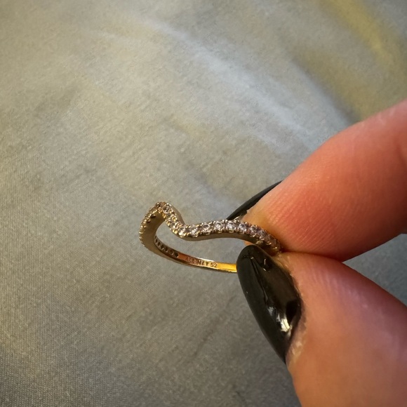 Sparkling Wave Ring - Picture 2 of 3